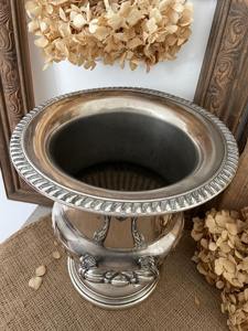 Seau à glace classique en métal finition argentée, idéal pour le refroidissement du champagne et du vin, décoration de table et mise en scène d'événements de luxe, provenance Inde - Product Image 2