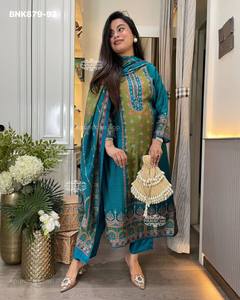 Conjunto de Kurti-Pantalón y Dupatta de Seda Rusa de Excelente Calidad, Nueva Variedad, con Estampado, del Mejor Tejido, Fabricante de la India - Product Image 4