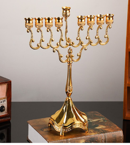 Magnifique menorah arbre de vie avec des feuilles en émail colorées et des coupelles florales épanouies. Disponible à prix de gros. - Product Image 4