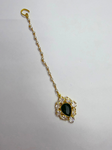 Conjunto de Joyería Clásico Hecho a Mano con Cristales de Zafiro Verde, Perlas, Pendientes Colgantes y Maangtika, Chapado en Oro de 18K, con Piedras Verdes de Madreperla - Product Image 2