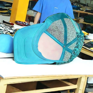 Casquette de baseball personnalisée en coton à 6 panneaux avec logo en PVC découpé au laser, profil bas, pour femme, vente en gros - Product Image 3