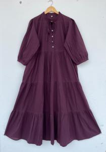 Vestido largo de algodón morado ciruela para mujer, con mangas abullonadas 3/4, cuello con lazo, botones frontales, diseño escalonado en línea A, estilo vintage bohemio para verano. - Product Image 1