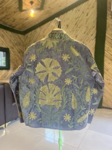 Chaqueta de terciopelo bordada de alta calidad para unisex |   Abrigo Floral de Lujo Hecho a Mano |   Moda de Invierno Premium - Product Image 5