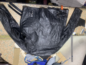 Blouson moto en cuir véritable pour homme avec fermeture éclair et plusieurs poches, coupe classique, col rabattable, vêtement d'extérieur pour l'automne - Product Image 3