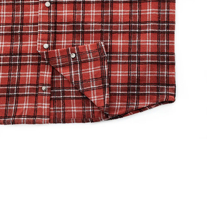Camisa de Franela para Hombre, Fabricada a Medida, con Tela Teñida en Hilo, Algodón Cepillado, Manga Larga, Diseño a Cuadros Rojo y Negro - Product Image 3