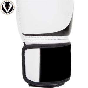 Gants de boxe professionnels avec protection des phalanges, fermeture sécurisée et design flexible pour les séances d'entraînement en salle de sport - Product Image 4