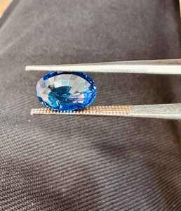 Zafiro Azul Real de Ceilán Natural de 5.05 Quilates, Corte Ovalado, Azul Intenso, Gema Preciosa Suelta para Anillos de Compromiso y Joyería Fina - Product Image 3