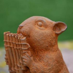 Estatua de Ardilla Marrón Oxidada Hecha a Mano Tocando la Flauta de Pan, Decoración de Jardín Estilo Vintage - Product Image 3