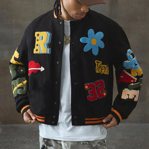 Chaqueta Varsity Hip Hop para Hombre, Estilo Urbano con Parches de Chenilla, Chaqueta Bomber Negra con Bordado de Flores y Corazones, Chaqueta de Béisbol - Product Image 3