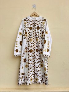 Unisex Elegant Velvet Overcoat <b>Vintage</b> <b>Kimono</b> Jacket Hand Embroidered Floral Pattern Breathable Lightweight Winter Wear Festival - Product Image 3