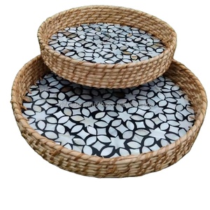 Hermoso juego de bandejas redondas de ratán tejidas a mano, asequibles y adornadas con Incrustaciones de nácar, ideales para regalos de restaurantes y hoteles - Product Image 1