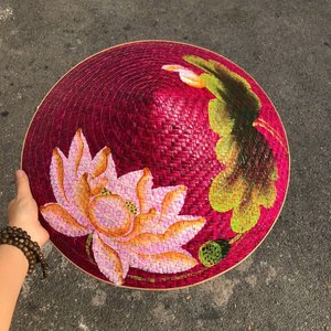 Sombreros de hojas personalizados a la venta, hechos a mano con hierba de sedge, sombrero cónico decorativo non la de Vietnam - Product Image 1