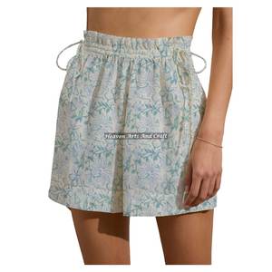 Shorts de yoga en coton fin imprimés à la main avec cordon de serrage pour femme – Shorts de week-end faits sur mesure avec cordon de serrage - Product Image 2
