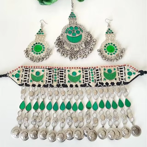 Élégantes boucles d'oreilles afghanes à pampilles perlées avec motifs complexes en perles de rocaille, bijoux d'oreille tribaux traditionnels faits à la main multicolores - Product Image 2