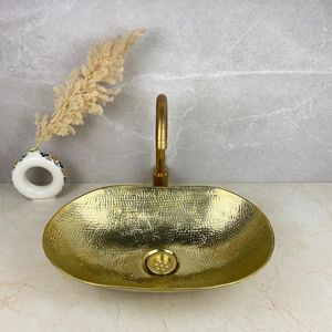 Lavabo de Baño de Latón Hecho a Mano de Lujo, Forma Ovalada, Acabado Martillado, Lavabo de Diseño para Baños Premium - Product Image 1