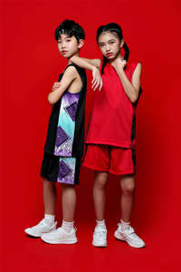 Ensemble de vêtements de sport de basketball personnalisés, maillot à col en V sublimé et short pour les joueurs d'équipe adultes - Product Image 6
