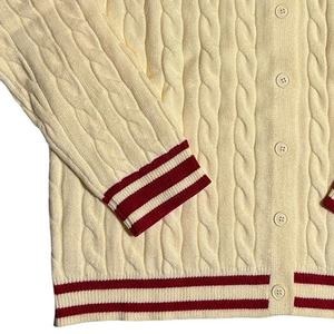 Cardigan en laine torsadée pour homme avec bordure rouge et boutons sur le devant, idéal pour l'hiver, disponible en plusieurs couleurs et tailles personnalisables - Product Image 3