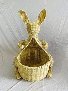 Photo prise à l'atelier - Panier de rangement pour enfants en forme de kangourou, tissé en rotin naturel. - Product Image 4
