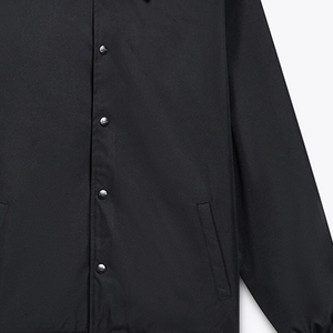 Veste Coach Unisexe Noire Coupe Ample en Softshell Enduit Résistante à l'Eau Style Décontracté Streetwear avec Fermeture Éclair et Ourlet à Cordon Ajustable - Product Image 6