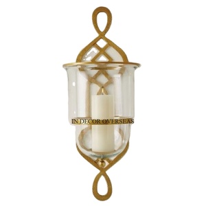 Aspecto atractivo Metal chapado en oro y vidrio transparente Hecho de diseño elegante Linternas montadas en la pared Suministros decorativos para el hogar y el hotel - Product Image 1