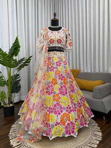 Ensemble Lehenga Choli en Faux Georgette Brodé avec Sequins et Motifs Floraux, et Dupatta en Tulle, pour Mariage et Soirée, pour Femme - Product Image 1