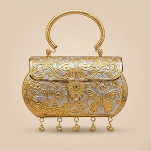 Pochette ovale Kundan en laiton de taille moyenne, faite à la main, dorée, pour mariage indien traditionnel, F S International, provenant de l'Uttar Pradesh - Product Image 2