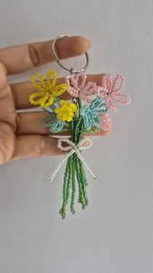 Llavero de Diseño con Bordado y Cuentas, Hecho a Mano con Intrincados Detalles, para Bolsos, Regalos y Accesorios Elegantes - Product Image 5