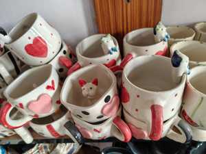 แก้วกาแฟเซรามิกสโตนแวร์แบบกำหนดเอง 12 ออนซ์ พร้อมหูจับ สไตล์มินิมอล สีดำด้าน สีขาวเงา ของขวัญทางธุรกิจ พิมพ์โลโก้ได้ - Product Image 5