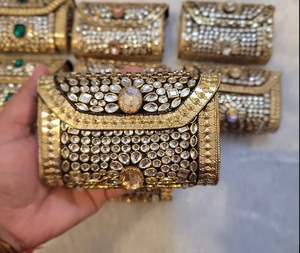 Mini Bolso de Mano Kundan de Latón Personalizado, Chapado en Oro, Hecho a Mano, con Diamantes, Cierre de Hebilla, para Eventos Nocturnos, Aniversarios y San Valentín - Product Image 4