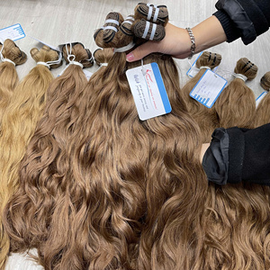 Extensiones de Cabello Vietnamita Ondulado Marrón de Alta Calidad, Movimiento Natural, Textura Suave, Puntas Llenas y Densas, Grado de Lujo, Suministro a Granel - Product Image 1