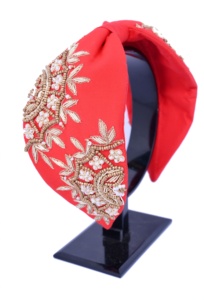 Serre-tête léger et confortable à fleurs rouges perlées pour femmes et filles, fait main, large, avec nœud et broderie dorée 2026 - Product Image 1
