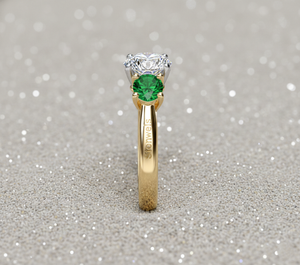 Anillo de Compromiso con Tres Piedras de Diamante Cultivado en Laboratorio Stonewels, con Piedras Laterales de Esmeralda, en Oro, Certificado, de Lujo, para Novia - Product Image 3