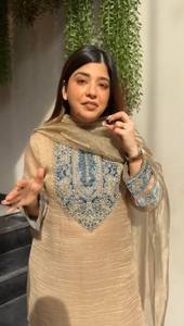 Kurta, Pantuwa et Châle Traditionnels Indiens et Pakistanais pour Femme en Georgette Gaufrée Beige, Séchage Rapide, Toutes Saisons, Tenue de Fête et de Mariage - Product Image 4