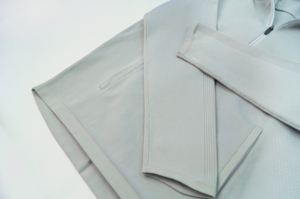 เสื้อฮู้ดผู้ชายสีชมพูลายทาง ทรงปกติ สวมใส่สบาย ผ้าฝ้ายเฟรนช์เทอร์รี่ มีกระเป๋า เหมาะสำหรับใส่ในฤดูใบไม้ร่วง - Product Image 4