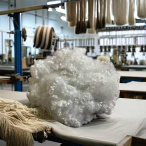 Fibras Discontinuas RPET 100% Recicladas 7D HCS Blancas Grado Reciclable Huecas Conjugadas Siliconizadas PSF para Cojines y Almohadas Textiles del Hogar - Product Image 1