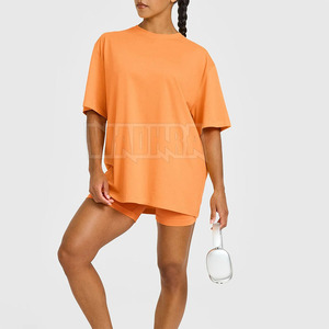 Vêtements décontractés pour un look élégant et confortable, t-shirt oversize pour femmes, design de mode moderne - Product Image 2