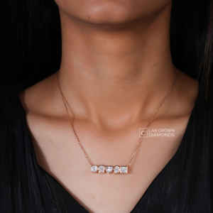 Colgante de Lujo en Oro Rosa de 14K con Moissanita Multiforma para Mujer, con Piedras en Corte Esmeralda, Ovalado, Redondo, Corazón y Princesa - Product Image 1