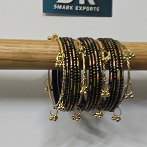 Juego de Brazaletes de Cristal Negro de Lujo con Dijes Dorados Ghungroo, Joyería Tradicional Hecha a Mano, Étnica, para Novias, Moda Femenina - Product Image 4