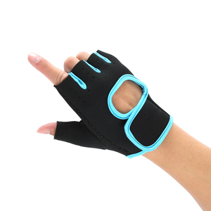 Vente en gros de gants de musculation unisexes en cuir respirant à demi-doigts avec logo personnalisé, haute qualité - Product Image 3