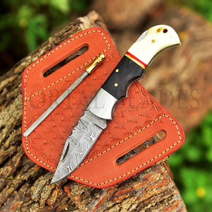 Cuchillo Plegable de Acero de Damasco Personalizable de Alta Calidad con Mango de Hueso, Herramienta Multifuncional Superior para Uso en Exteriores - Product Image 1