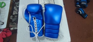 Gants de boxe professionnels en cuir blanc et noir, à lacets, avec sangle de poignet réglable pour adultes, gants à lacets pour boxeurs - Product Image 2