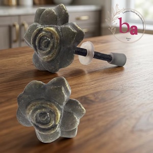 Poignées de meubles en fonte en forme de rose, design moderne, écologiques et durables pour cuisine, salle de bain et salon - Product Image 1