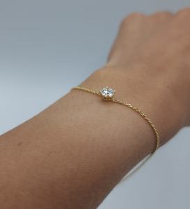 Pulsera de Diamantes en Forma de Luna de 0.50 CT con Certificado IGI, Chapada en Oro de 18K |   Joyería de Lujo para Regalos y Fiestas |   Cadena Elegante y Minimalista - Product Image 3