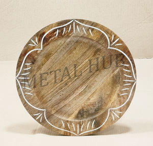 Assiette de présentation ronde en bois texturé avec bordure sculptée blanche, décoration artistique pour la table - Product Image 4