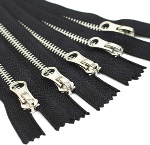 Custom Open End 5 #   Fermeture éclair en métal avec dents métalliques, vente en gros, fermeture éclair personnalisée pour vêtements - Product Image 1