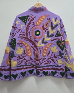 Chaqueta Floral Bordada a Mano en Color Morado con Cuello Alto y Manga Larga, Estilo Prairie Chic, Prenda Exterior de Algodón Tejido, Precio al por Mayor - Product Image 2