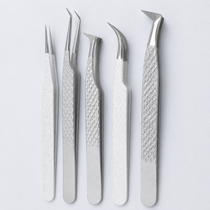 Pince à épiler professionnelle en acier inoxydable de haute qualité à pointe inclinée pour sourcils, applicateur de volume pour cils, durable et écologique - Product Image 1