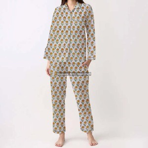 Conjunto de Pijamas de Algodón 100% para Mujer, Ropa de Dormir Suave para el Hogar, Conjunto de Pijamas de Primavera/Verano con Estampado Floral/Personajes/Letras/Estampado/Vacaciones/Árbol PJ100 - Product Image 1