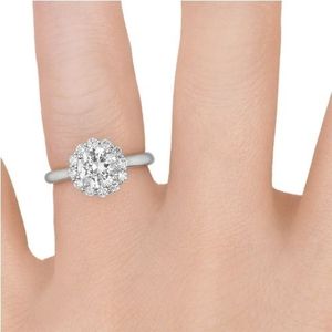 Bague de fiançailles élégante en or 10 carats, design floral moderne personnalisé, sertie d'un diamant central étincelant cultivé en laboratoire, vente au détail OEM - Product Image 3