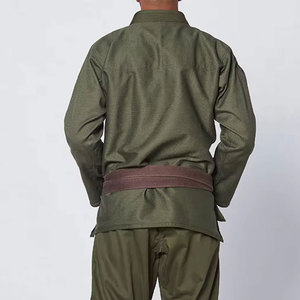 Uniforme de karaté léger et athlétique, doté d'un matériau respirant et d'un confort optimal pour l'entraînement. - Product Image 5